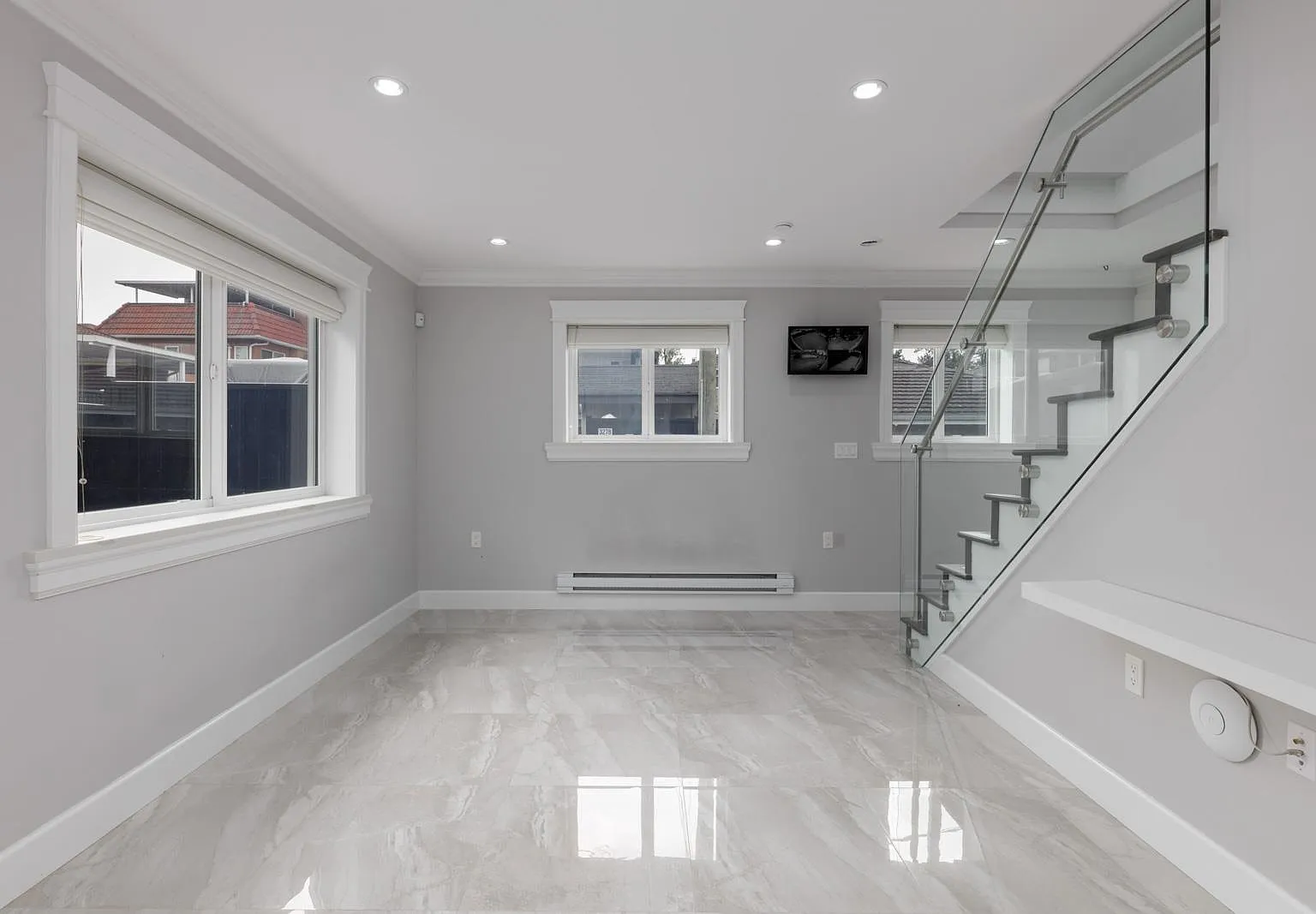 3 bed, 900 sqft, $2,950 — Photo 4