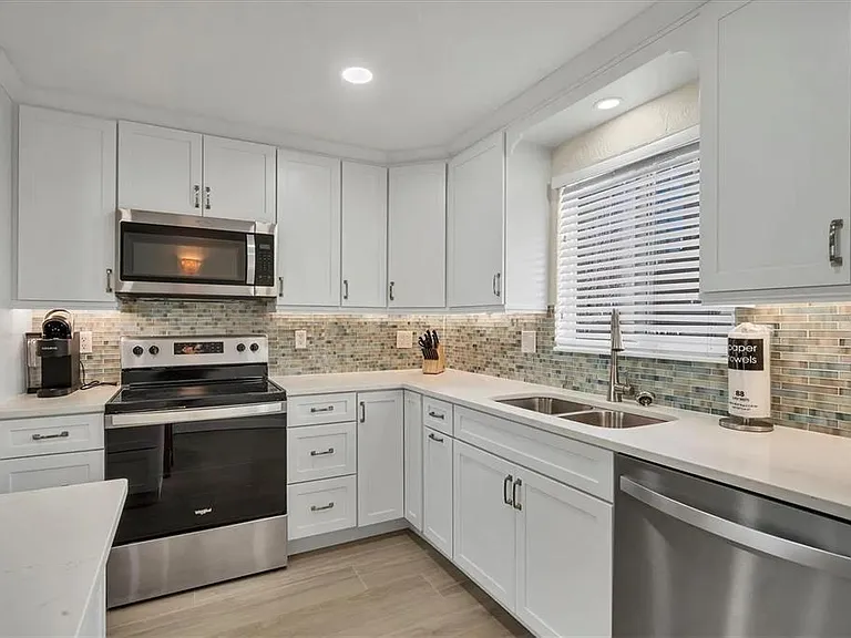 6006 Midnight Pass Rd #36 — Photo 13