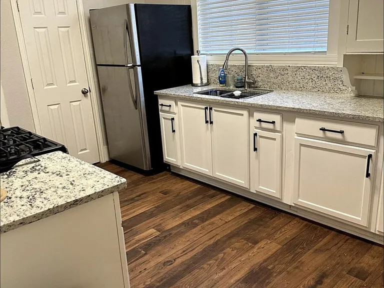 725 W Poplar St #1 — Photo 13
