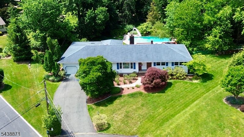 1st image of 615 Lamanna Dr