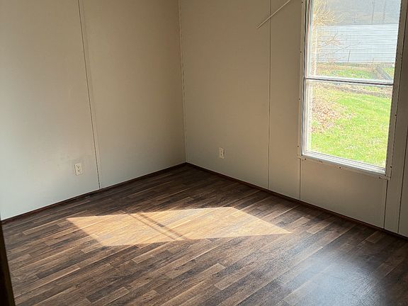 2nd image of 115 Cypress Dr