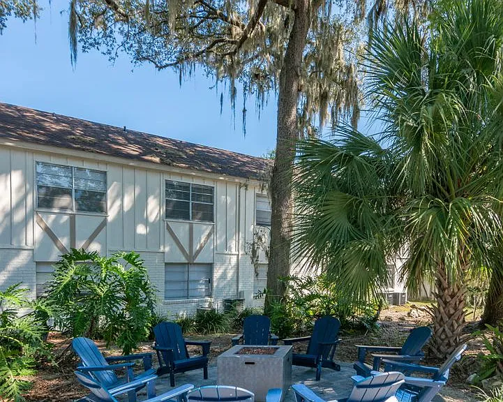 Camelot Apartments — Photo 42