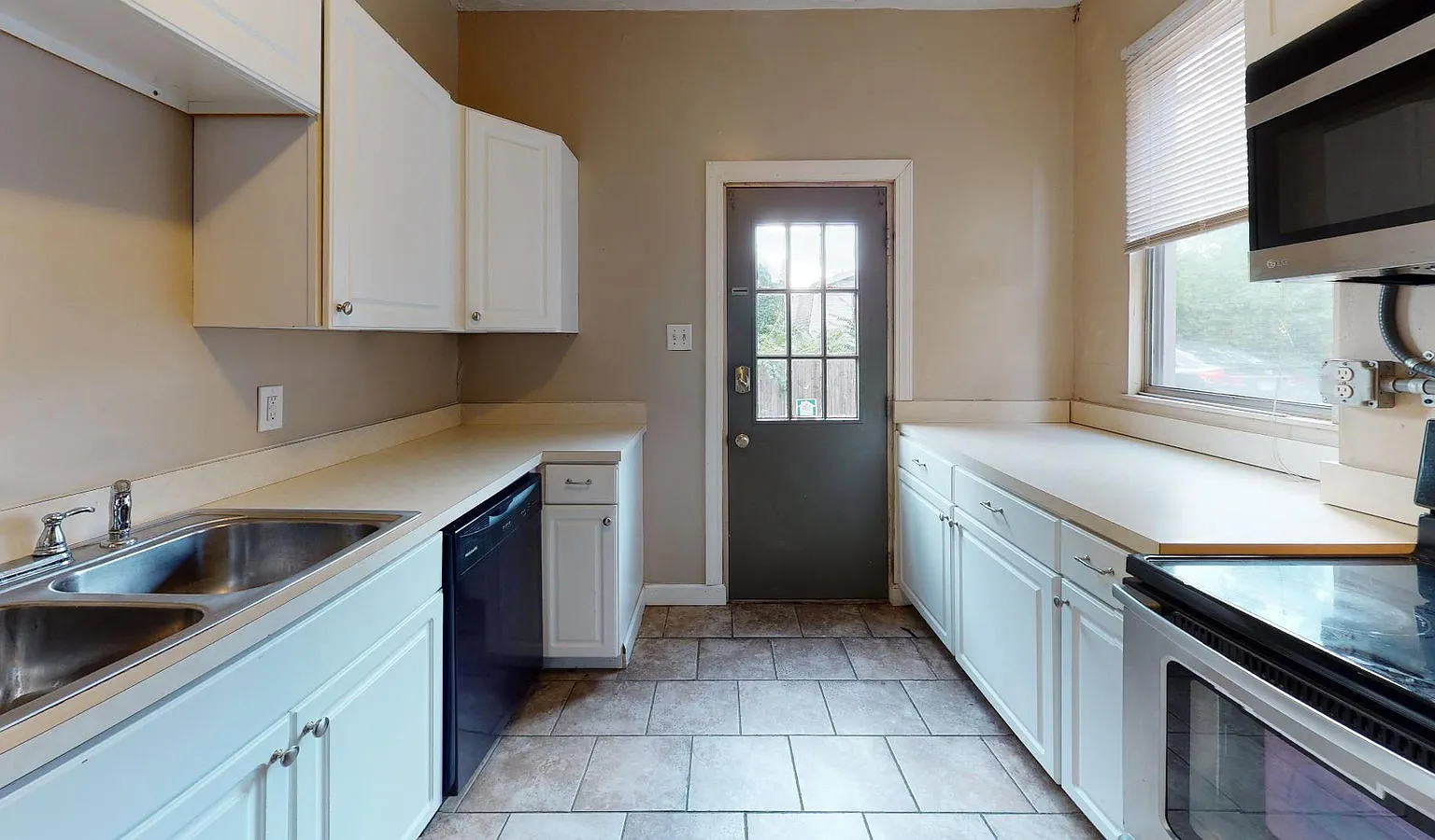 5 bed, 2.0 bath, 1812 sqft, $3,695 — Photo 1