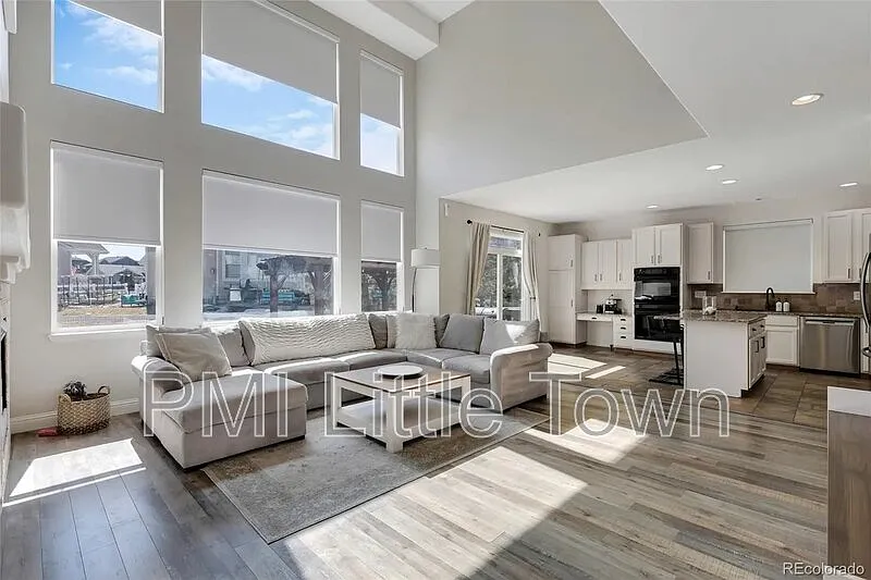 4 bed, 2.5 bath, 3890 sqft, $3,995 — Photo 4