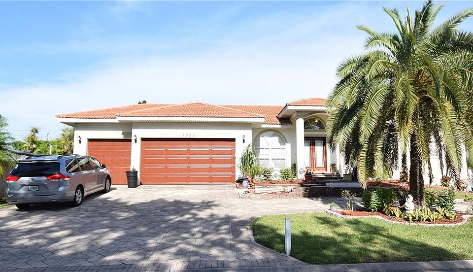 1st image of 1021 Palm Dr