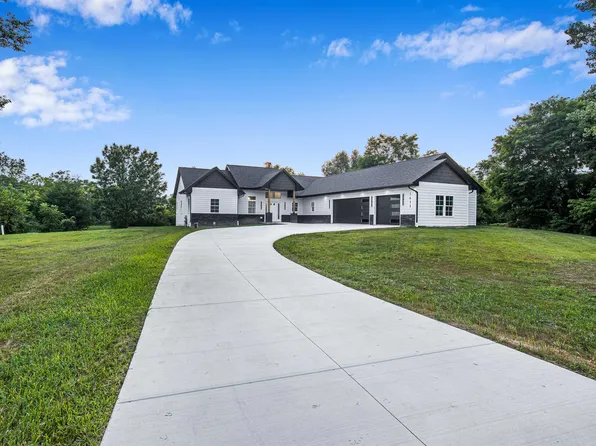 5611 N Vista Ln, Janesville, WI 53548