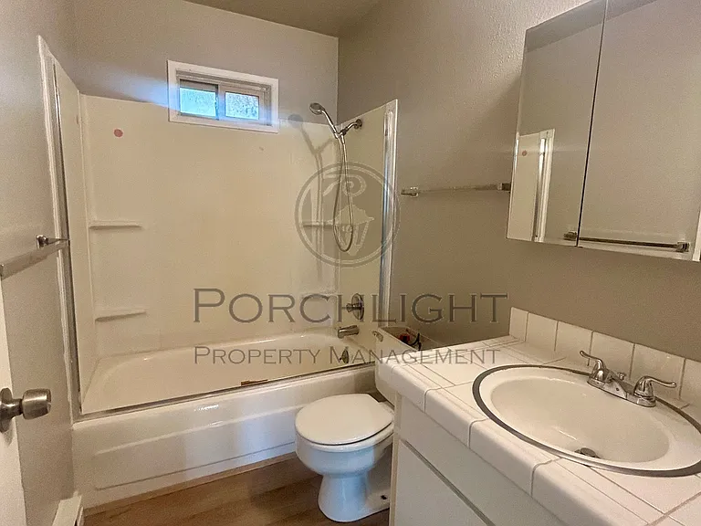 3435 Redwood Ave #5 — Photo 13