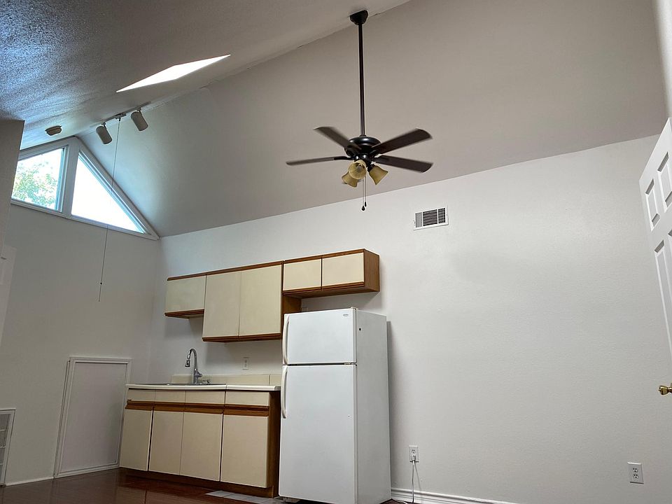 1st image of 1108 W San Antonio St