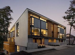 245 SW Meade St APT C2, Portland, OR 97201