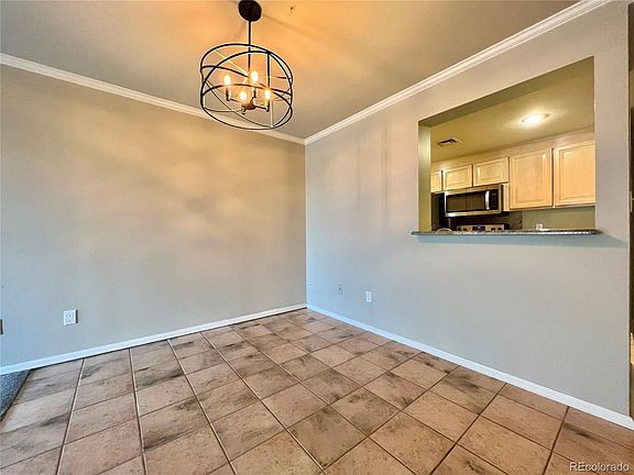 4th image of 808 N Pearl St #909
