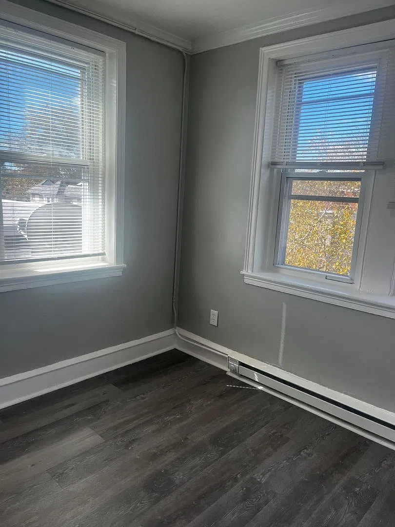 5711 Poplar St, 3 bedrooms, 1 bathroom, House for $1,550/Month — Photo 3