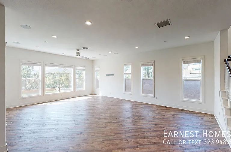 12073 Carabela Ct — Photo 2