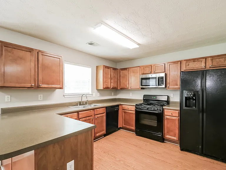 112 Garrison Ln — Photo 7