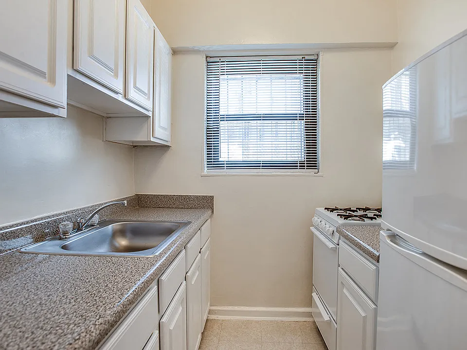 Kitchen with classic appliances