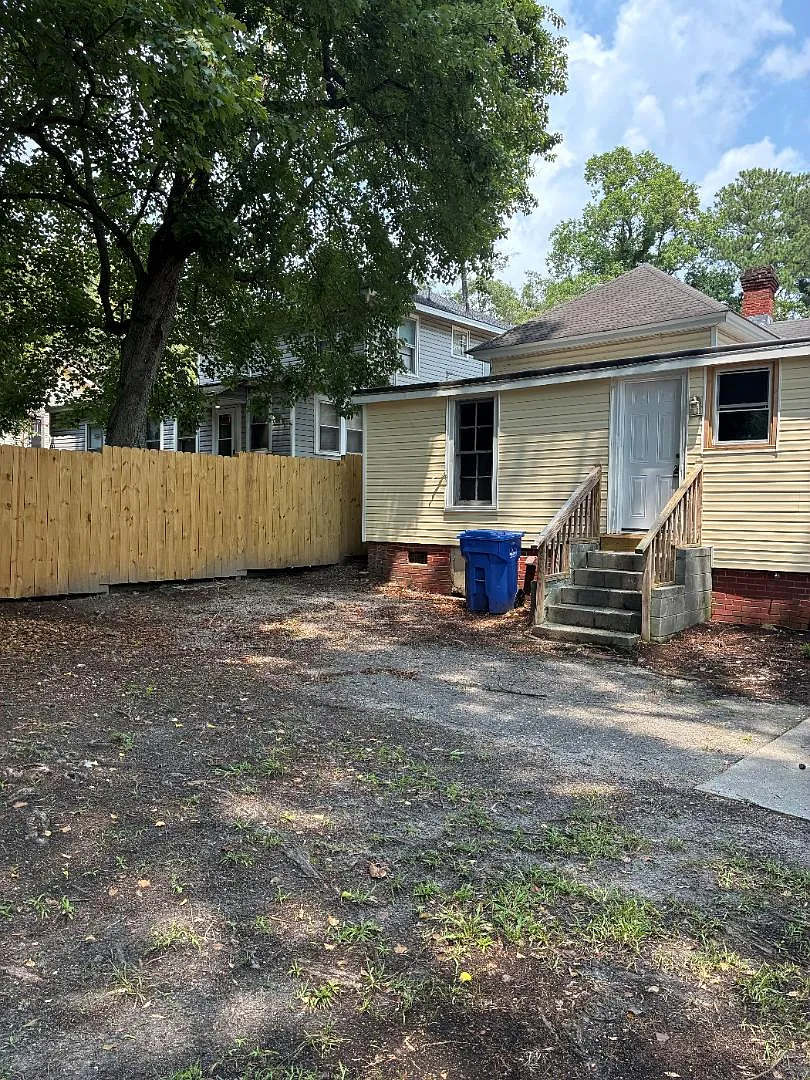 300 Jackson St W - 300 Jackson St. — Photo 1