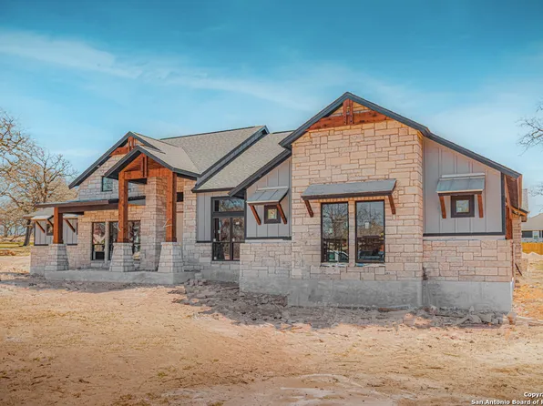 116 Hondo Drive, La Vernia, TX 78121