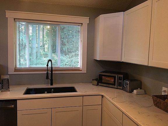 3rd image of 7555 Lazy South Ln NE