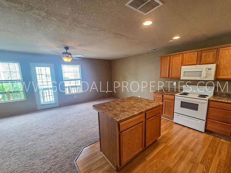 1116 Redstone Ln — Photo 7