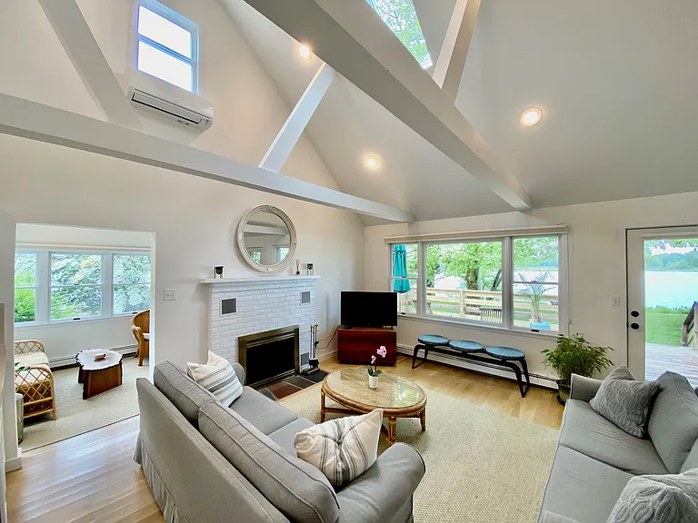 1875 Bayview Ave — Photo 4