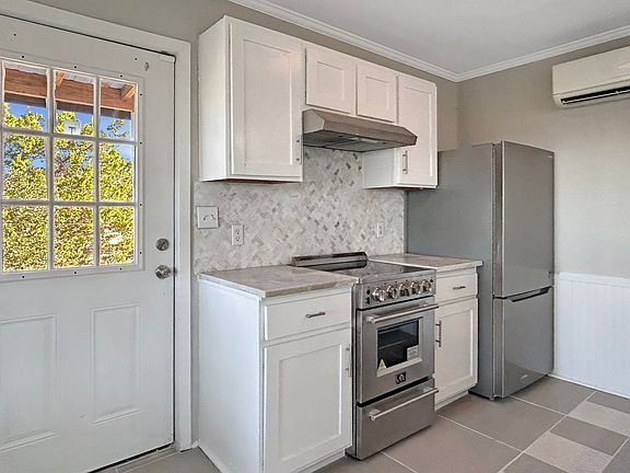 3rd image of 721 Ramblewood Dr Unit A