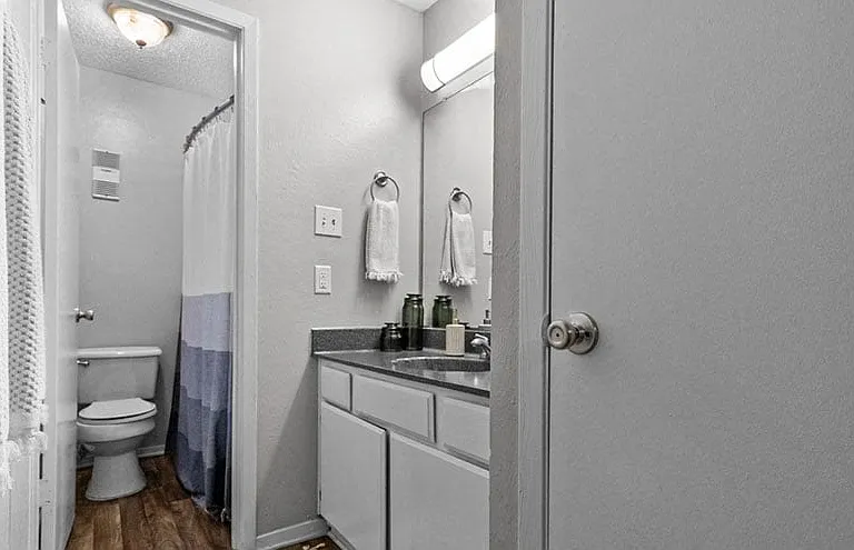 River Oaks Apartments — Photo 6
