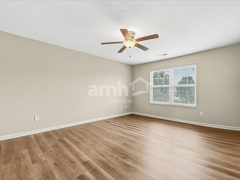 233 Saddle Creek Ln — Photo 9