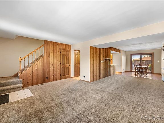 3rd image of 815 Mansfield Ct