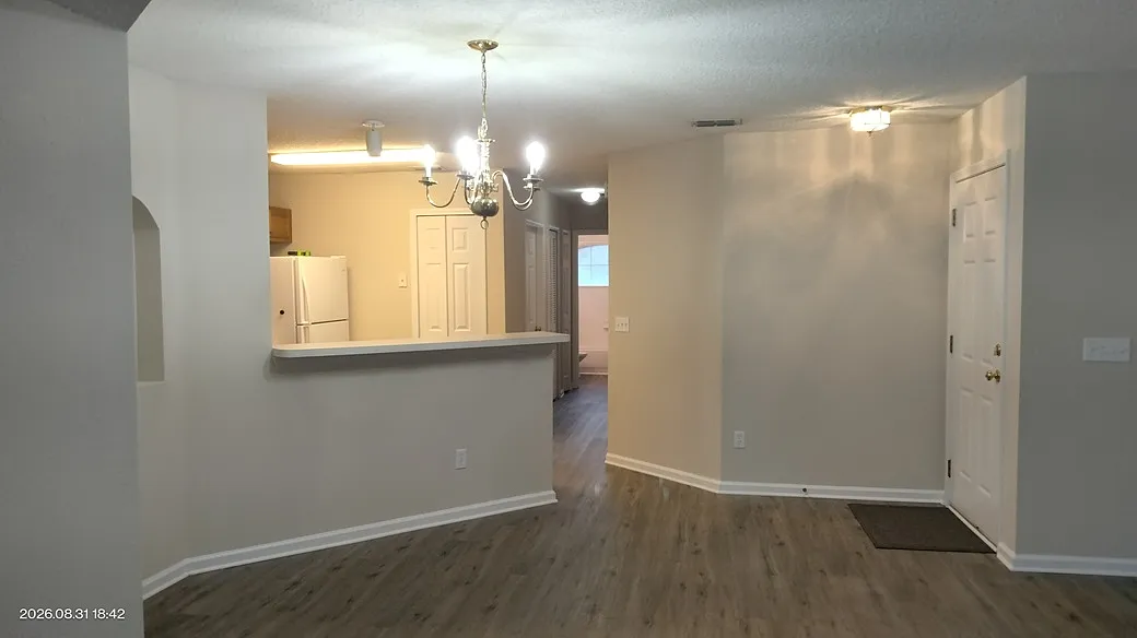 3 bed, 1100 sqft, $1,875 — Photo 2