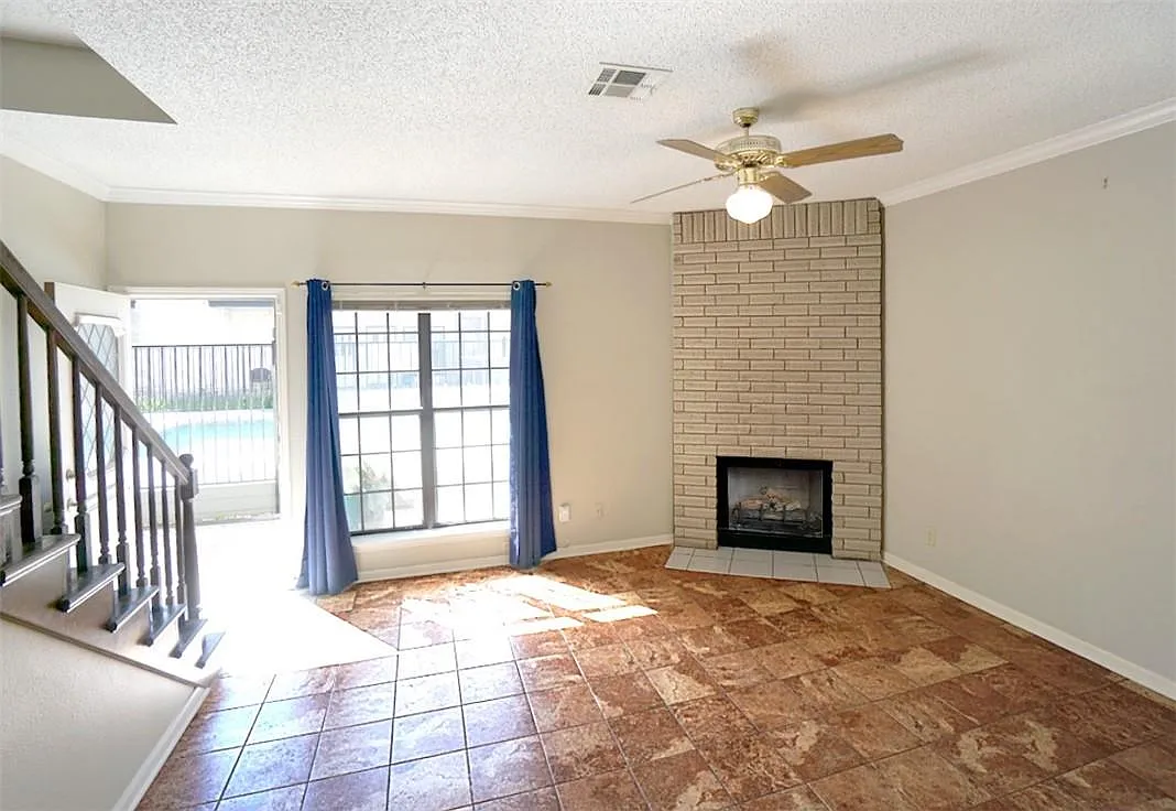 2 bed, 2.5 bath, 1101 sqft, $2,495 — Photo 2