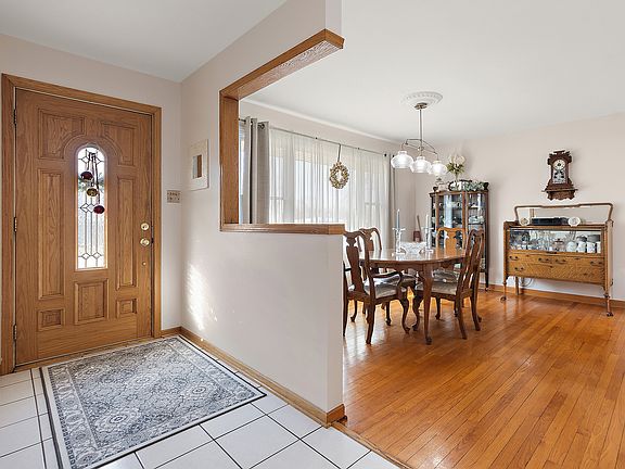 5th image of 7112 W 114th Pl