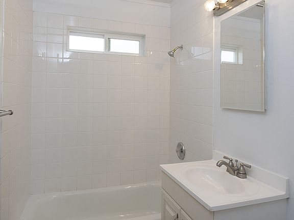 5th image of 909-911 Chalcedony St #909-1/2