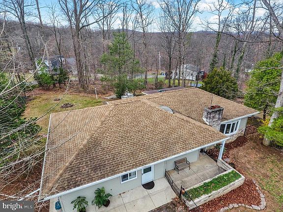 3rd image of 160 Kennedy Ln
