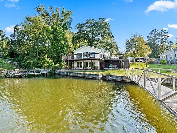 2nd image of 212 Agnew Rd