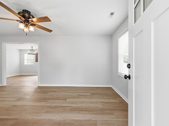 3rd image of 1302 Collins Park St.