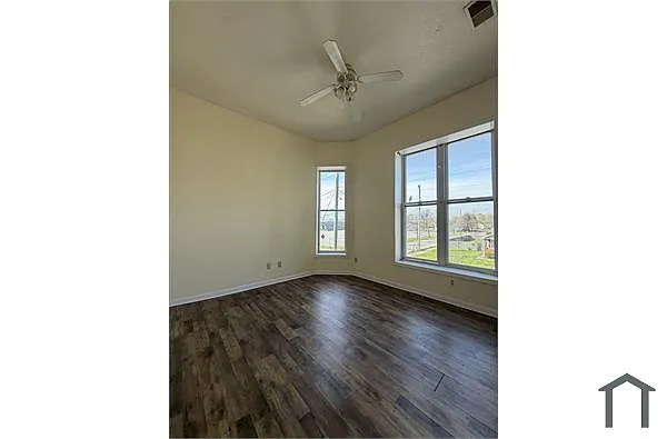 Building Photo - 2830 W Chestnut St #1