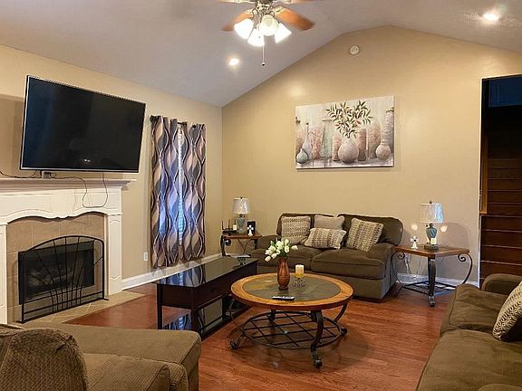 5th image of 821 Brownstone Way