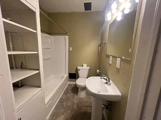 3 bed, 1200 sqft, $950 — Photo 2