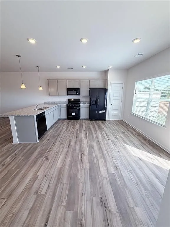 3 bed, 3.0 bath, 1730 sqft, $1,900 — Photo 3