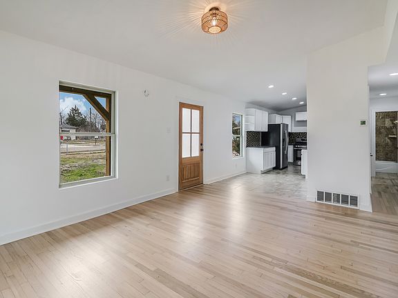 3rd image of 1211 Gate Lane Dr