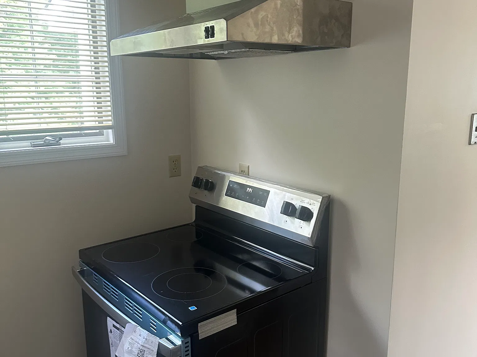 1 bed, 1100 sqft, $2,100 — Photo 3
