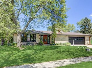 5164 Lakeside Dr, Greendale, WI 53129