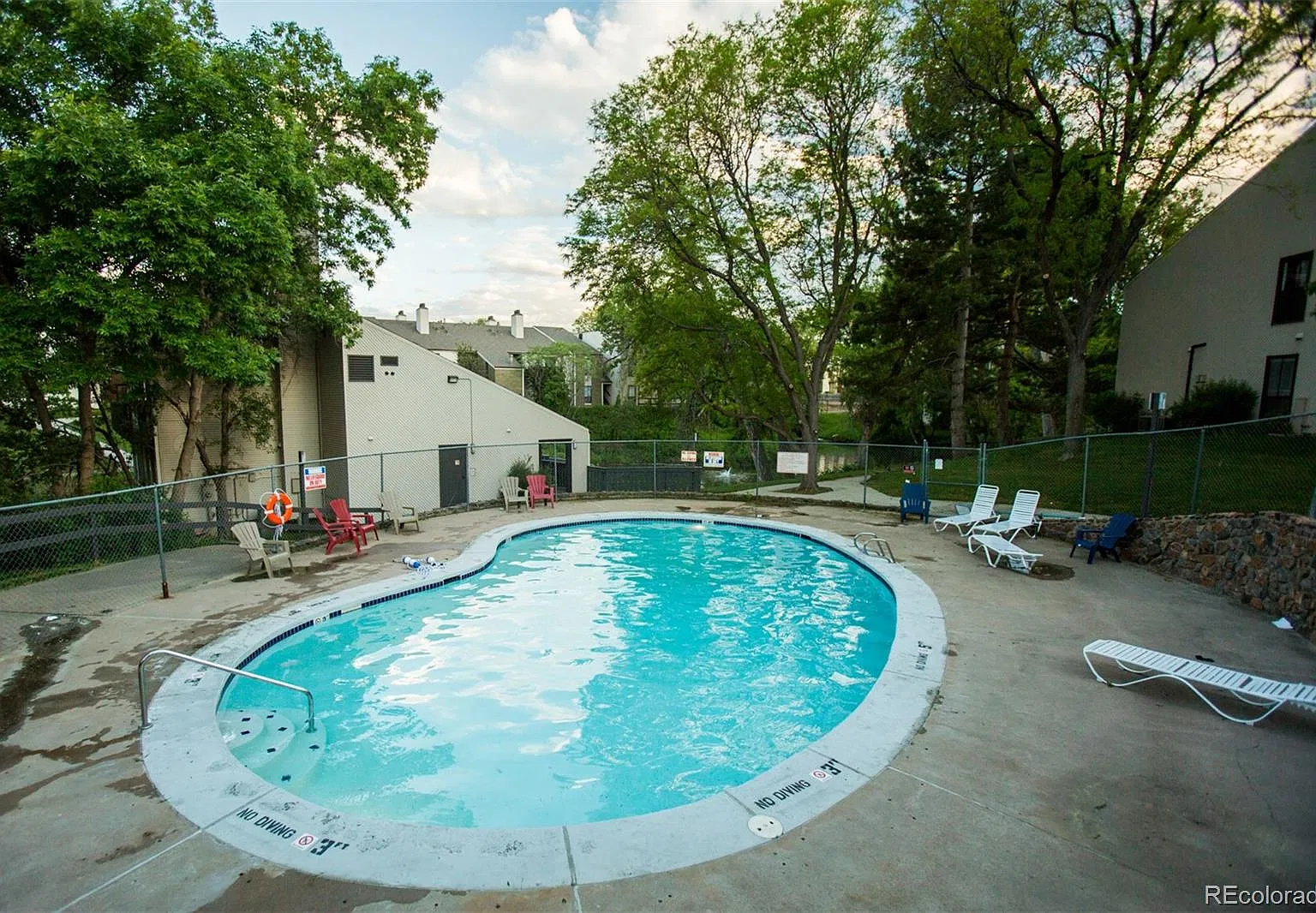 3 bed, 1290 sqft, $2,400 — Photo 4