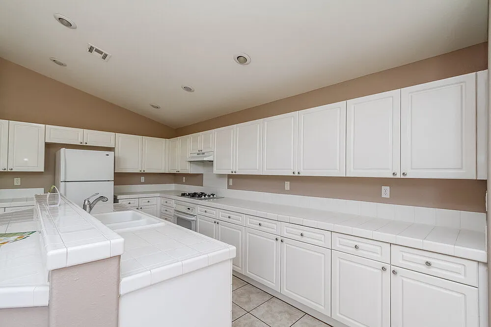 3 bed, 2.5 bath, 2290 sqft, $2,850 — Photo 4