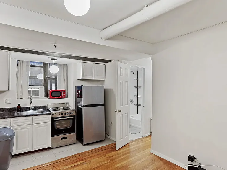 736 Riverside Dr #1F — Photo 2