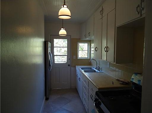 5th image of 405 11th Ave NE APT 3