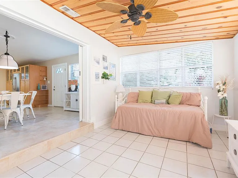 4206 W Wisconsin Ave — Photo 10