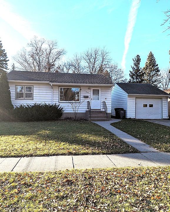 1305 12th St S, Moorhead, MN 56560 Zillow