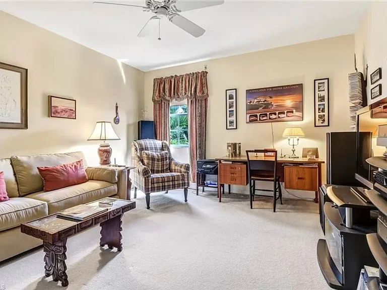 1041 Jardin Dr — Photo 14