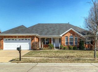 565 Nantucket Pointe Dr, Grover, MO 63040