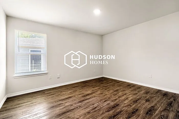 421 Meander St — Photo 7